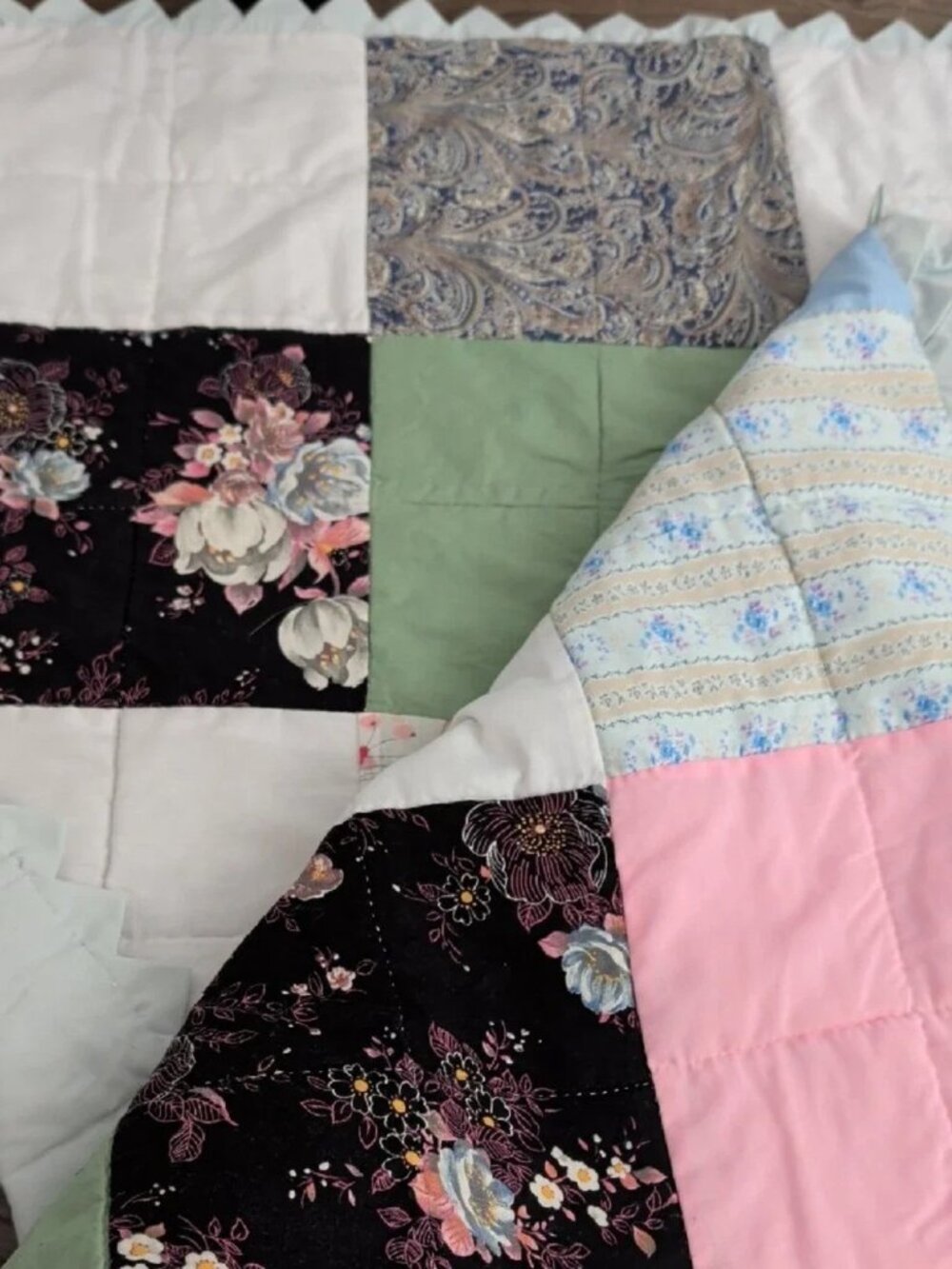 Vintage Handmade Patchwork Full / Queen Quilt - Picture 4 of 13